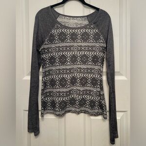 Mudd Long Sleeve Gray and White Patterned Top